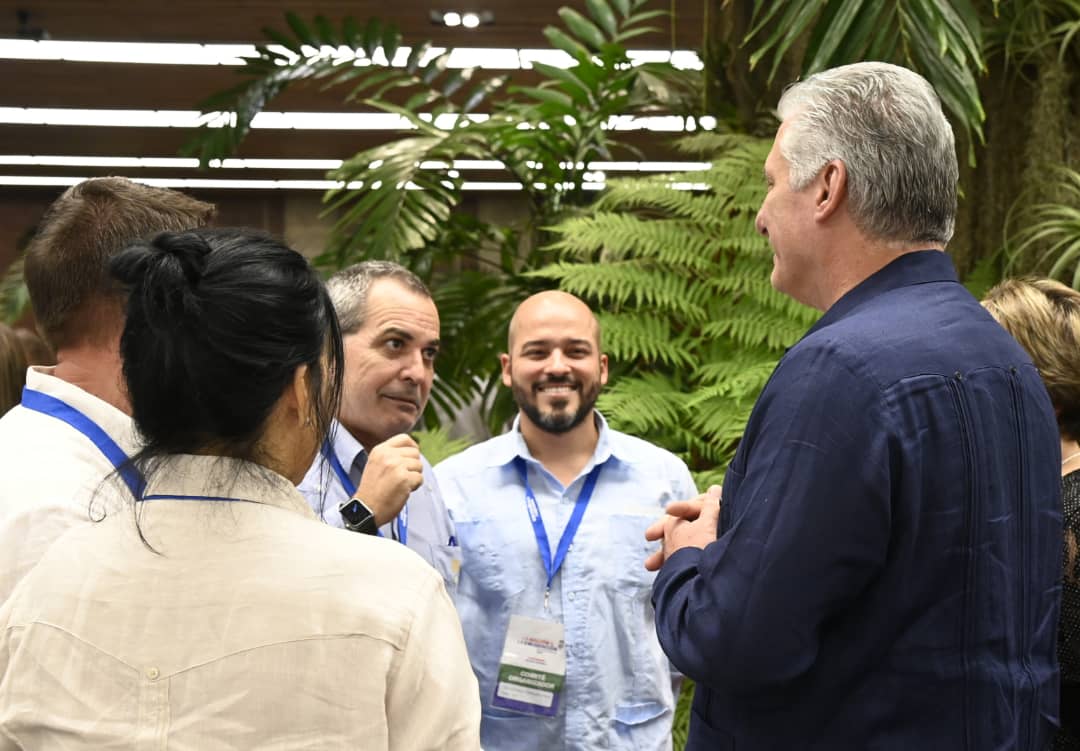 Un instante inolvidable, en lo personal, de las intensas y emotivas sesiones de la IV Conferencia de la Nación y la Emigración, que recién concluyó en #LaHabana.

#JuntosXCuba #LaPatriaCrece