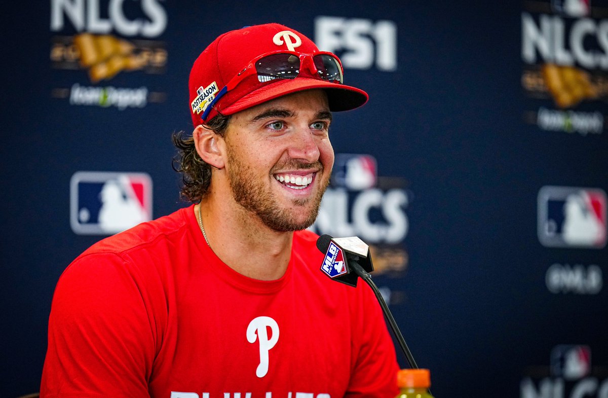 Phillies's tweet photo. Waking up with a giant smile on our faces 😃 https://t.co/5mqxlhZu68