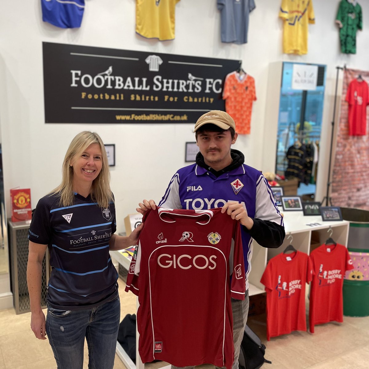 fsfcUK's tweet image. Great to have a special visitor in store today. Lovey to meet you @sebs_shirts98 (Insta) See you again soon! ⚽️👕💛
#KitCommunity
#FootballFamily