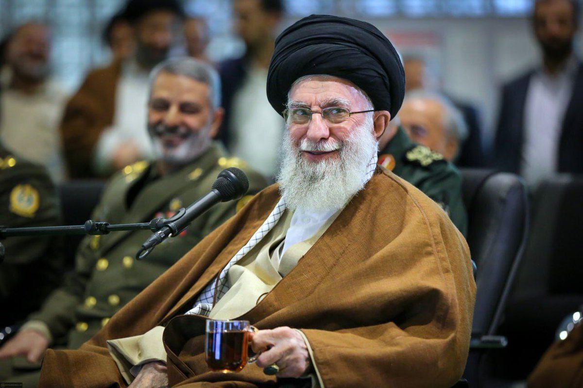 dmidvar's tweet photo. وقتی از اونایی که حداد آورده تو چایی ریختی. https://t.co/xjzNvJQqKa