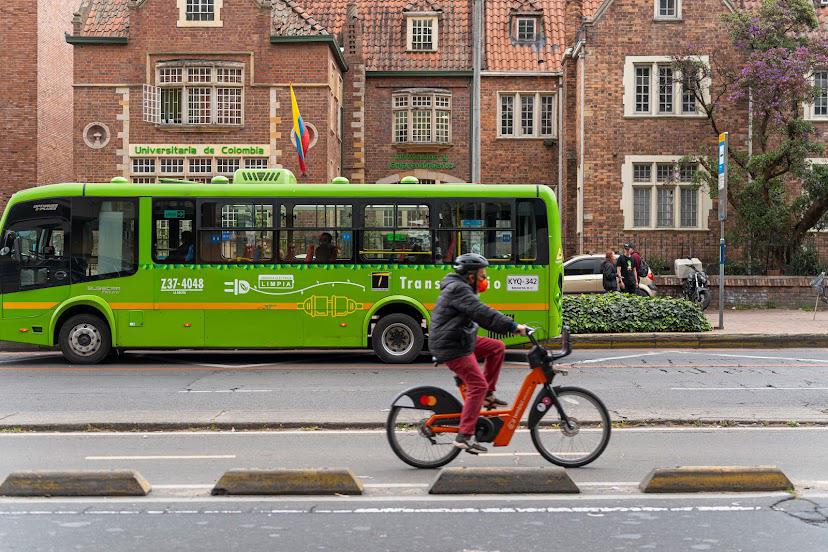 SectorMovilidad's tweet photo. 🧐Tu percepción sobre la movilidad de Bogotá y la información que te brindamos en nuestras redes sociales es muy importante para nosotros.

🤩Ayúdanos a responder en solo 5 min esta encuesta y construyamos juntos una mejor movilidad: ➡️https://t.co/ws1RC3Wfgx https://t.co/q24PmAqZTW