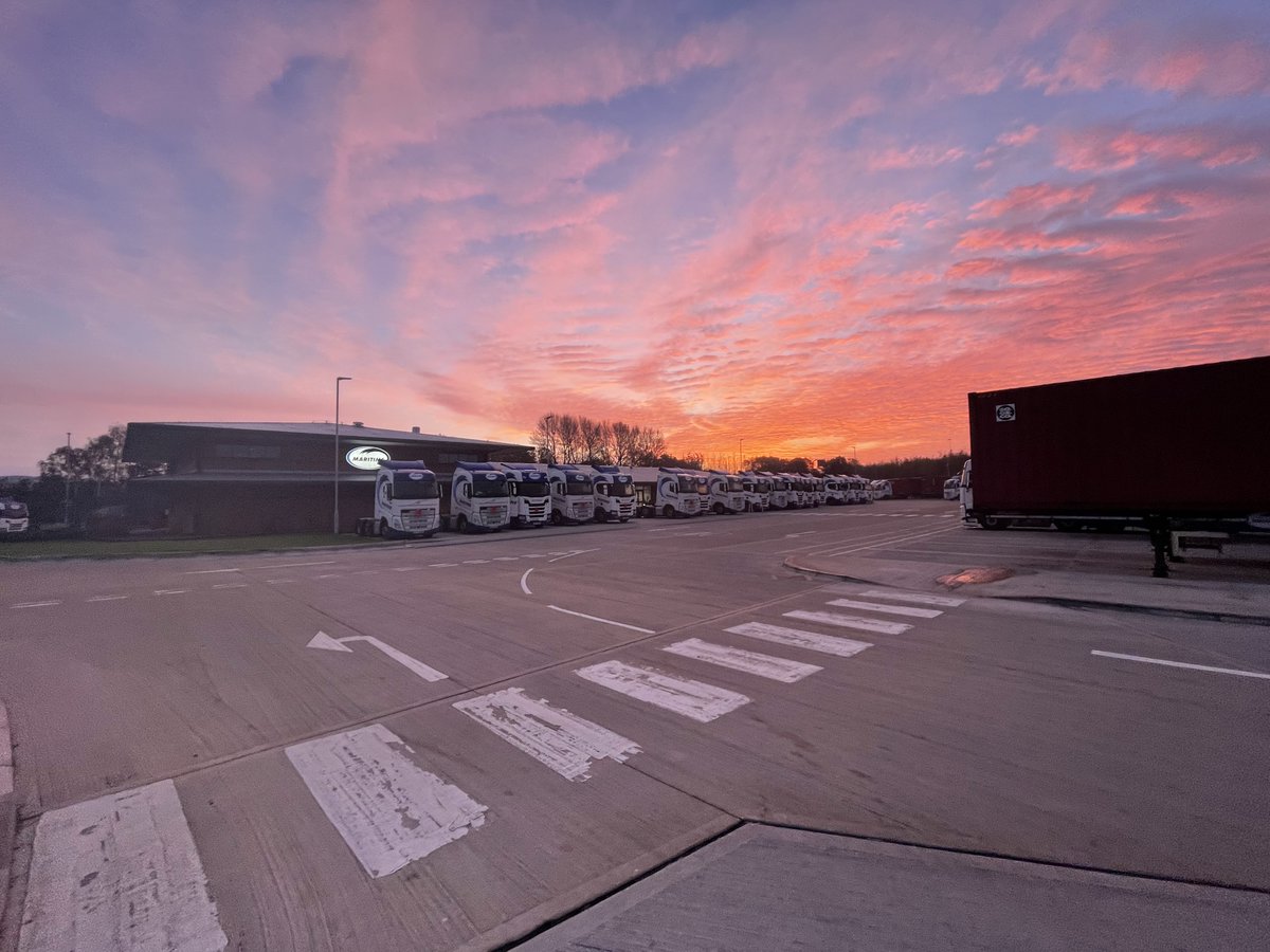 Maritime_UK's tweet image. Wow...!

That was our reaction to these pictures of pink skies over our Wakefield depot recently.

Thank you to one of our drivers, Mark, for capturing this stunning sunrise before the rain arrived! 😍

 #WakefieldDepot #PinkSkies #DriversPhoto #MaritimeTransport