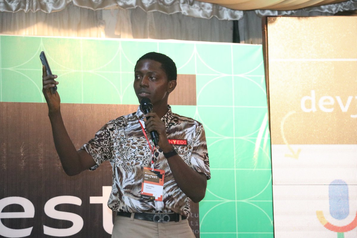 Onyedikasomto1's tweet photo. The stage was electrifying 🚀
I spoke at #Devfestajah alongside my fellow Evangelist @onifaithayoola on #GoogleCrowdsource 

We explored the importance of being a contributor and the benefits. 

Start yourCrowdsource journey here 👇
https://t.co/AiChIcKLK0

#onyedikasomto https://t.co/7LVzIBHyJy