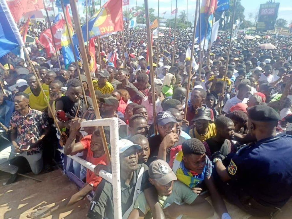 MudimbiThierry's tweet image. Qui es-tu fatshi?  

sous le charme de @fatshi13 ,#Moanda a succombé.

#Fatshiazananu
#FatshiFondation
#FatshiMonPresident

Toleki bango na ebele pE Toza partout.