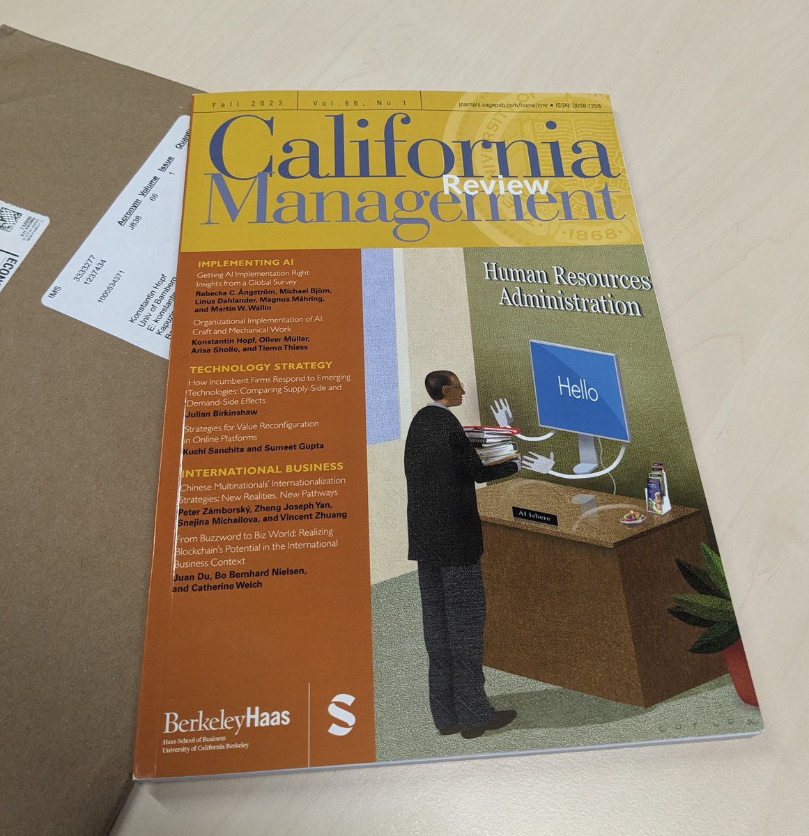 Just received my hard copy of CMR's 66.1 issue with our article on Organizational Implementation of #AI: As a lesson from 55 projects, we advise firms to actively manage the paradox between #DataScientists' #craft and #managers' mechanical work perspectives
