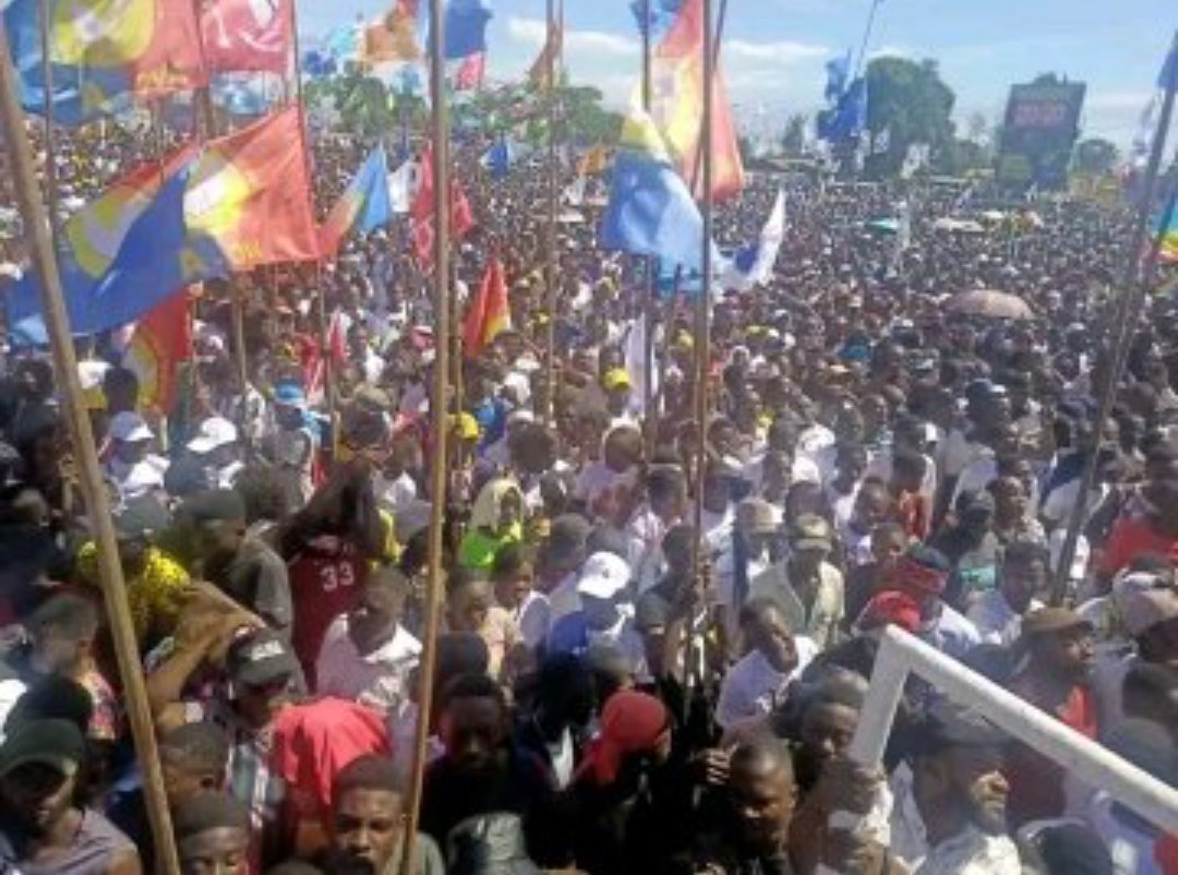 mulenga_dora's tweet image. Instant #Moanda avec #fatshi béton 20 .
Mokonzi ya ba plein 

Votez numéro 20