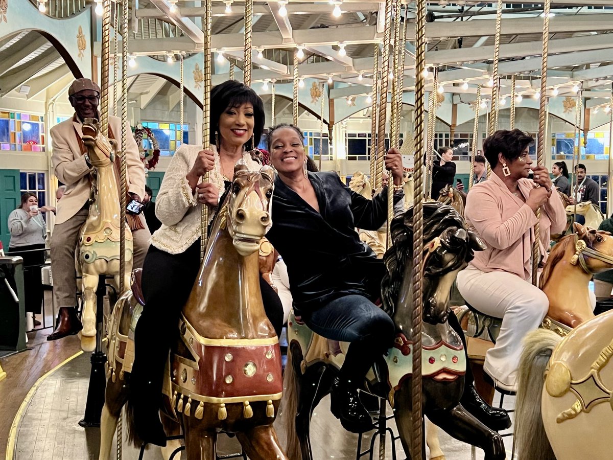 LizReyesFOX8's tweet photo. As we get ready for Noon @FOX8NOLA #news #nola . Sharing pics from a fun weekend at @NOLACityPark #CelebrationintheOaks #PreviewParty to kick of this #Holiday tradition . Today at Noon also @NicondraNorwood forecast on the #severeweather #threat tonight & tomorrow @lizreyestv https://t.co/6kRpsgfu3k