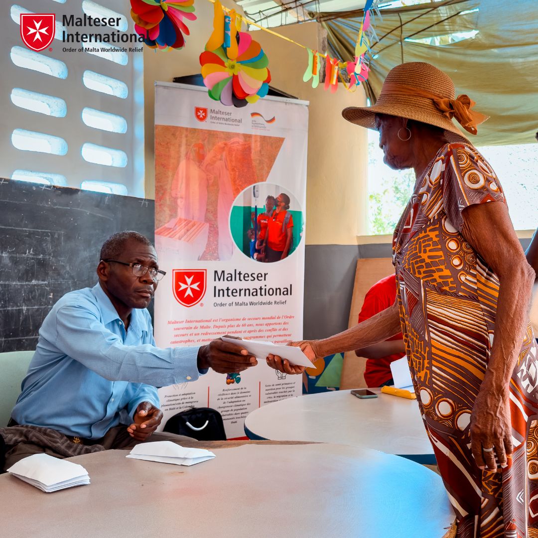 MalteserAmerica's tweet photo. During our recent #cashdistribution the Nippes department in #Haiti, we reached 600 people, providing them with 290 USD each. Of these, 11 were #elderly and 19 had #reducedmobility. They are often forgotten, but it's crucial to support them, especially in the context in Haiti. https://t.co/qUef4SHAnp