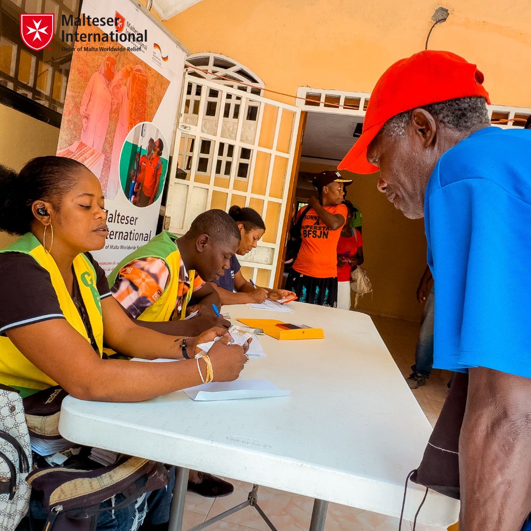 MalteserAmerica's tweet photo. During our recent #cashdistribution the Nippes department in #Haiti, we reached 600 people, providing them with 290 USD each. Of these, 11 were #elderly and 19 had #reducedmobility. They are often forgotten, but it's crucial to support them, especially in the context in Haiti. https://t.co/qUef4SHAnp