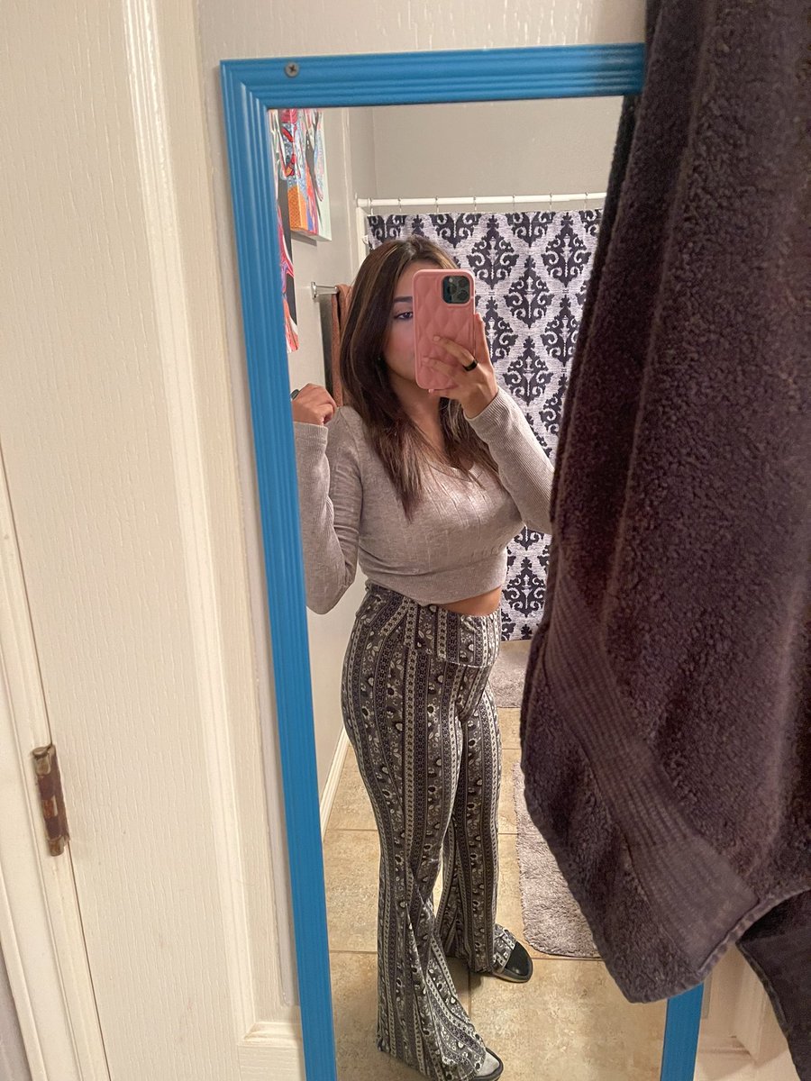 Gabbigoddess361's tweet photo. Selling content 

Message me for deals 😚 https://t.co/2HGKyeK5mc