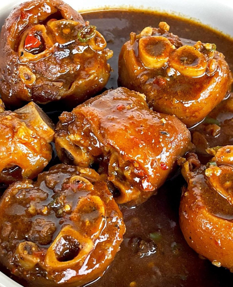 GomolemoMzansi's tweet image. Do you eat pork trotters? 😋