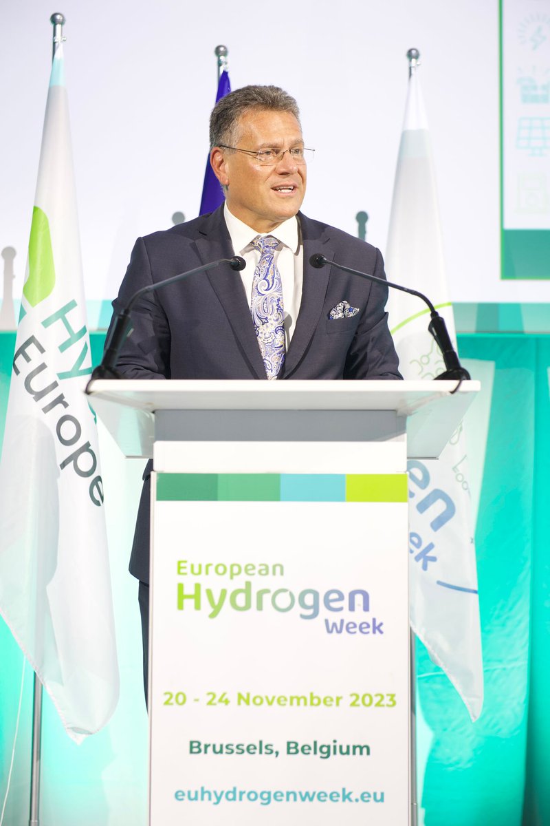 #Hydrogen is the missing link in the EU’s #GreenTransition. It is critical for our net-zero targets as well as for Europe's competitiveness. Our goal is to create an ecosystem enabling H2 to be produced in the EU. More of my keynote at @EUH2Week: europa.eu/!9cDNpJ