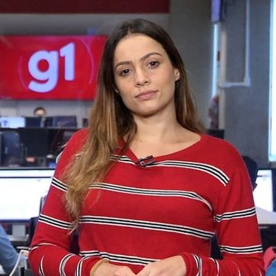 poptime's tweet photo. 🚨 Carol Prado, jornalista do G1, detona novamente Taylor Swift:

"É triste demais ver a família da Ana Clara Benevides contar que não recebeu nenhum apoio financeiro ou burocrático. A cantora, que vende uma imagem tão cheia de EMPATIA, simplesmente meteu um papo de "tô triste pra falar sobre isso" e seguiu a vida, sem nem citar o nome da Ana. A Taylor é conhecida por peitar produtores e grandes empresas pra conseguir ter o controle da própria carreira, lucros e narrativa. Isso é foda e ajudou a fazer dela a popstar que é hoje. Por que, diante de uma tragédia como essa, que também envolve a T4F, ela lava as mãos?"