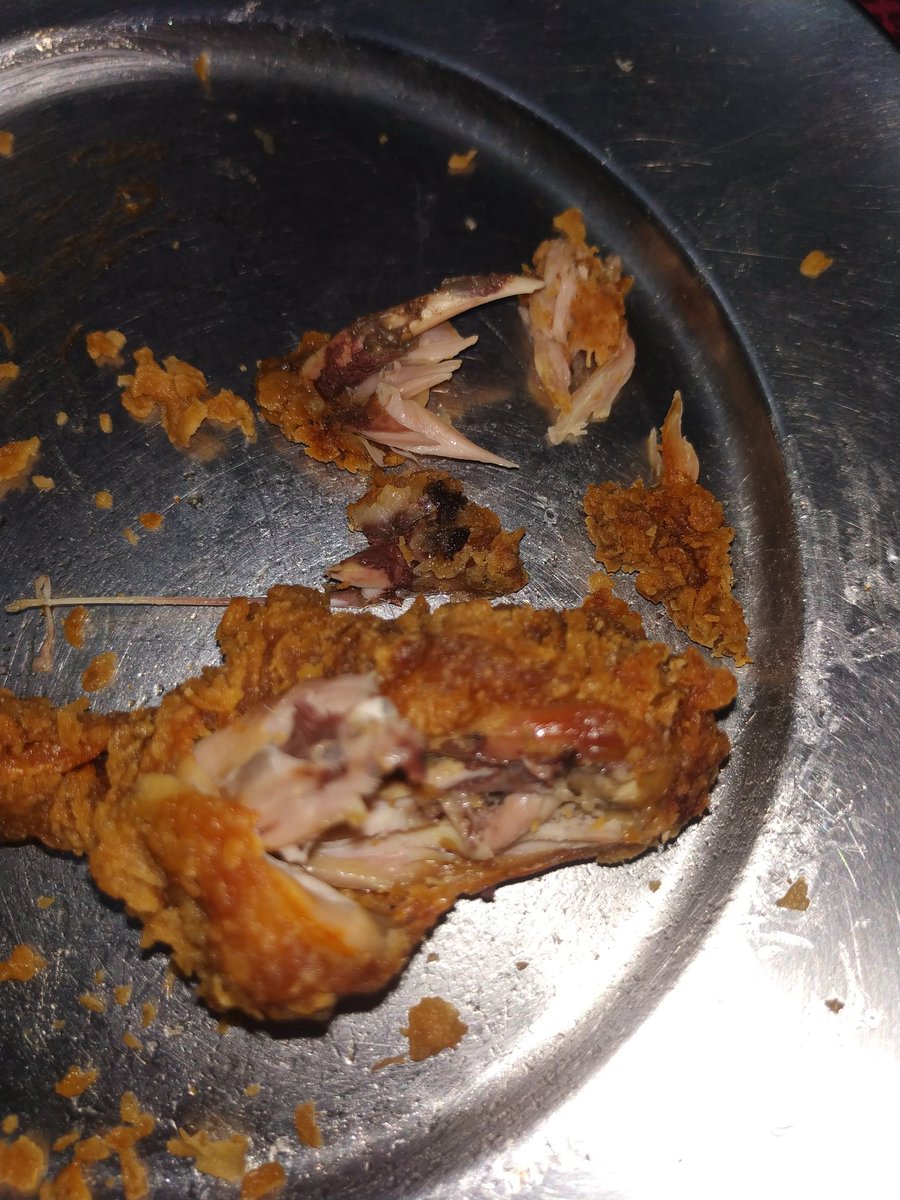 jayantarora12's tweet photo. @zomato @kfc
Ordered Hot &amp; Crispy Chckn - 4Pc on Zomato. Got from KFC, Mahagun Metro Mall, Vaishali, GZB.
Order no. 5355166224
Quality of the chicken was bad. Leg pc was fully burnt out. It was deep-fried twice, it gave burning smell, hard to chew. Finally have to throw it away. https://t.co/6LrKiYliCy