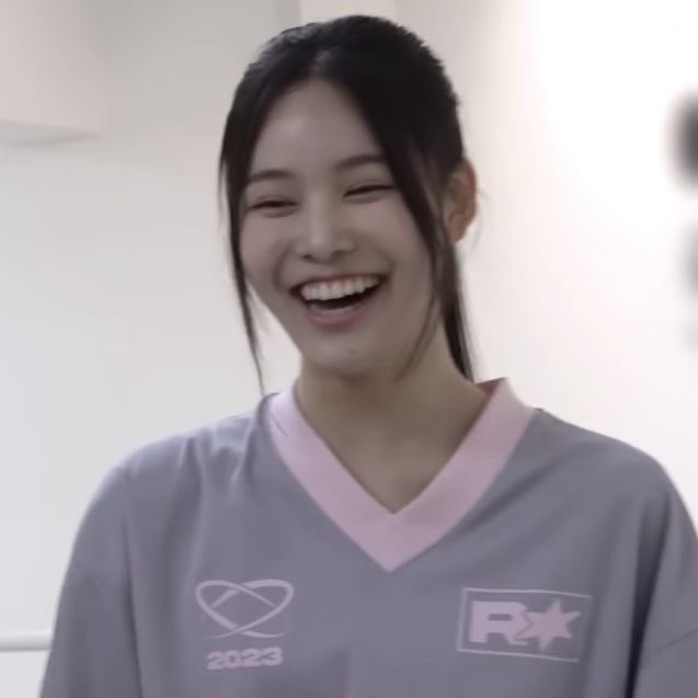 illeeys's tweet photo. the prettiest girl with the brightest smile in the whole entire world 🥹💕 we will be missing you a lot jeemin and if you ever decide to come back as an idol, actor or whatever we will be supporting you! 🫶🏻 we’ll always be waiting for you 🫂✨
#WeLoveYouJeemin
#AlwaysWithJeemin https://t.co/GnE7tdZ5Z7