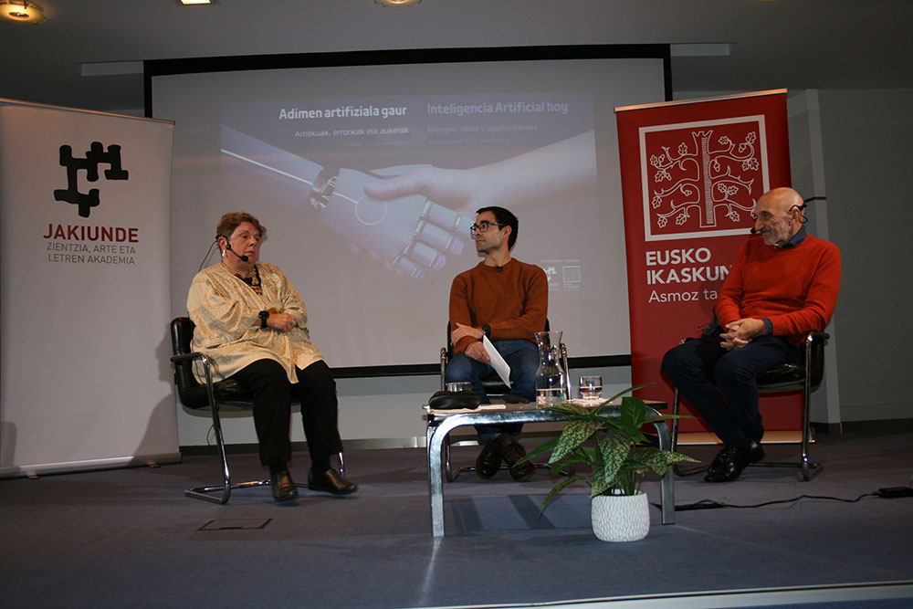 ei_sev's tweet photo. Eusko Ikaskuntza y @jakiunde organizan una sesión de debate sobre Inteligencia Artificial en la presentación del número 67.2 de la RIEV-Revista Internacional de los Estudios Vascos. https://t.co/Sxak86ej2a
#AsmoztaJakitez #RIEV https://t.co/JoUp7nQCuE