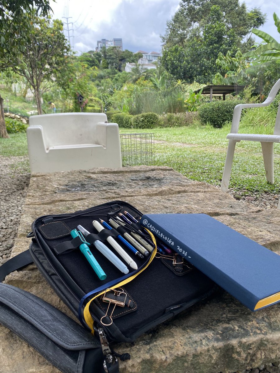 cassielelolea's tweet photo. Day out at the kebun. 
Sketching gears from @myleartshop 

#cassielelolea #cassieleloleapaints #urbansketcher #animalpainting #watercolor #etchr #loeilart #sketchbook #kebun2bangsar https://t.co/xjgObCDbWf