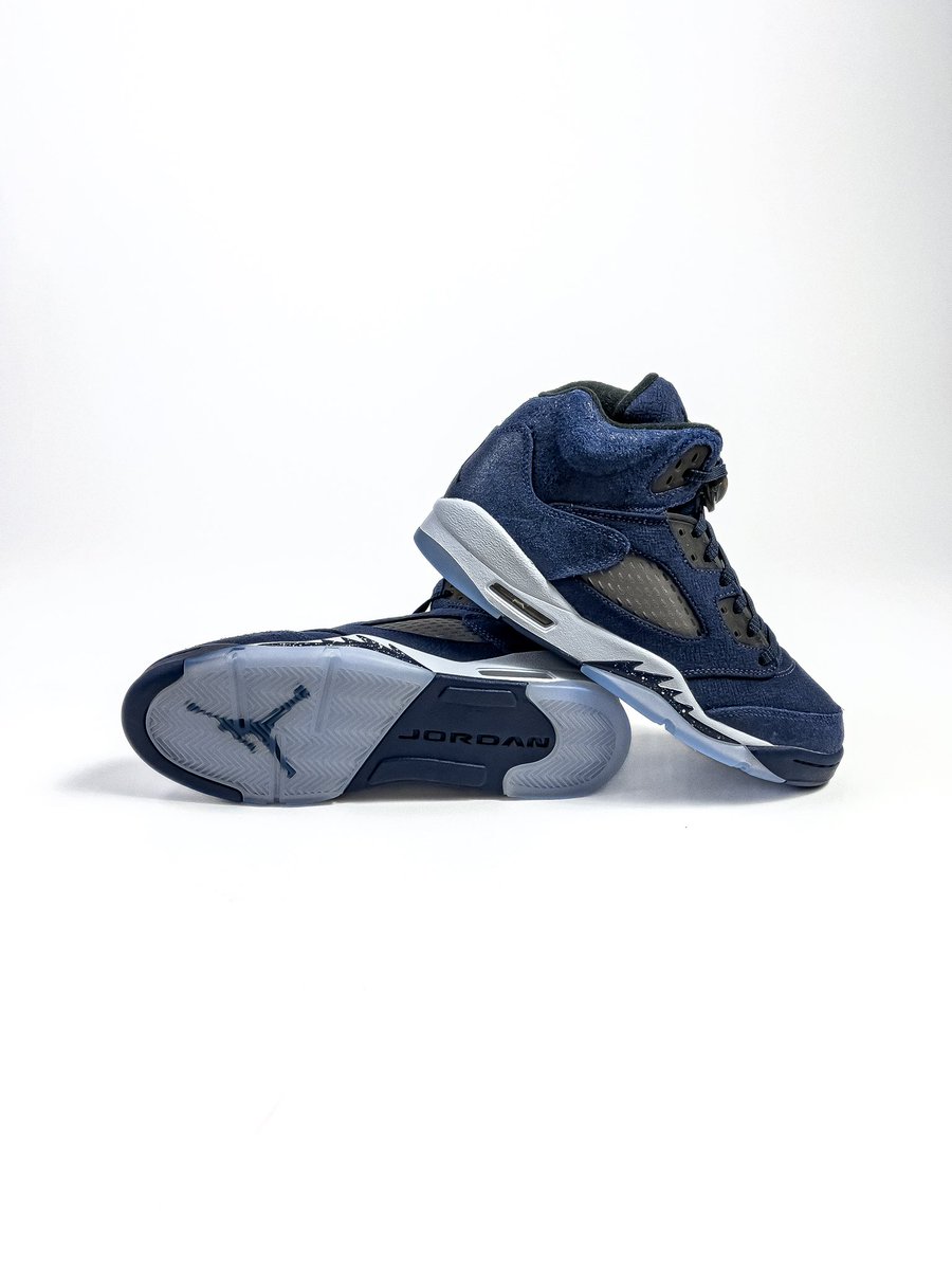 brttniann's tweet image. #MAILCALL 📫

Air Jordan 5 Retro SE ‘Midnight Navy’ 🥶

I love the mixture of suede and canvas on these! Definitely a nice pair to add to my 5s collection 😍

📸: Me

#atmoscollectorsclub #jordan5 #kicks #KOTD #nike #PhotographyIsArt #SNKRS #yoursneakersaredope 🥶