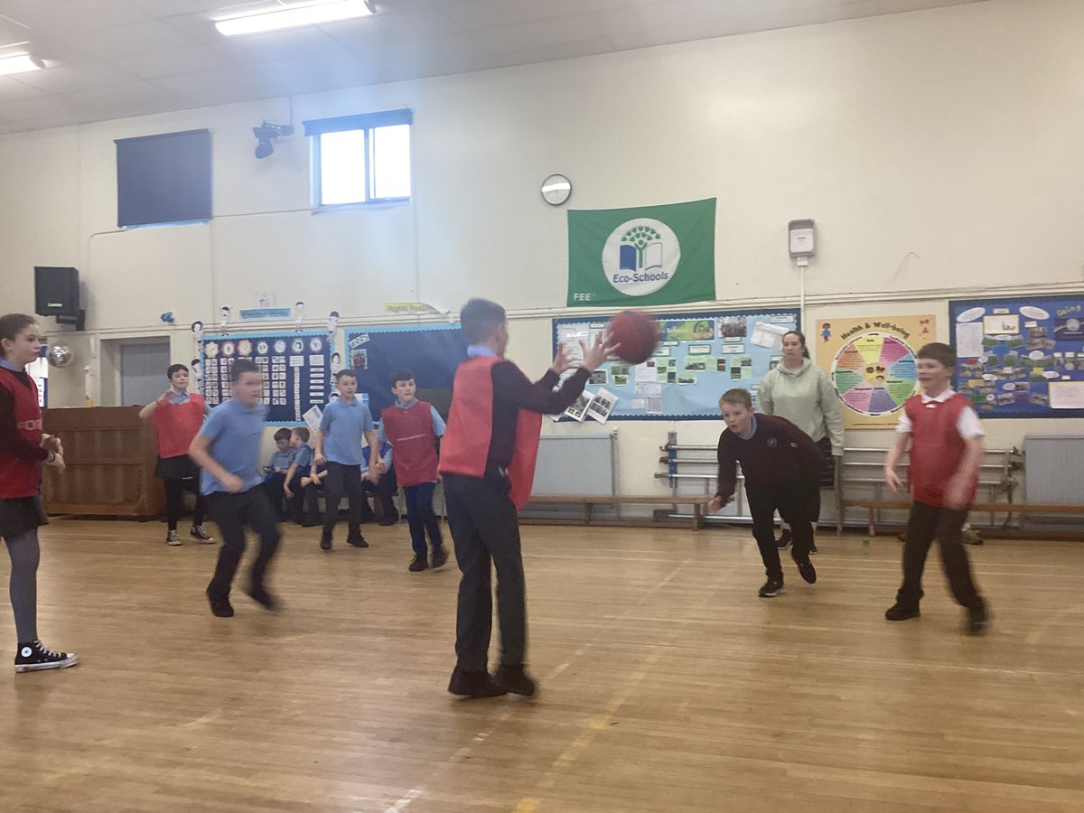 KeirHardieMem's tweet photo. Today was the last week of our P6-P7 Basketball Club. Well done to everyone who attended and developed their skills in passing, dribbling and game play. Thank you to Emma from @NLTitans @NLTitansEH who delivered this lunchtime club.  @NLActiveSchools @NLASC_Lauren @sportscotland https://t.co/yAWXlLpECh