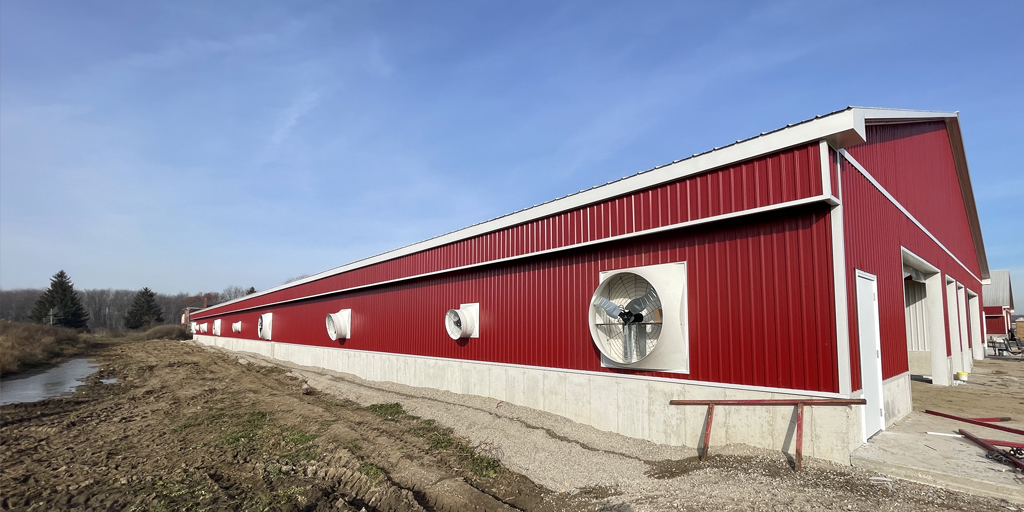 CanarmAgSystems's tweet photo. This brand  new turkey barn near Elmira, Ontario was done through our valued dealer  Ruby 360. It features our 24" &amp; 36" fiberglass EC fans,  high-efficiency 54" fiberglass fans, MinMax baffles and EC circulation  fans. What a beautiful barn!

#ruby360ltd #turkeybarn #agriculture https://t.co/DQCR5gg0lx