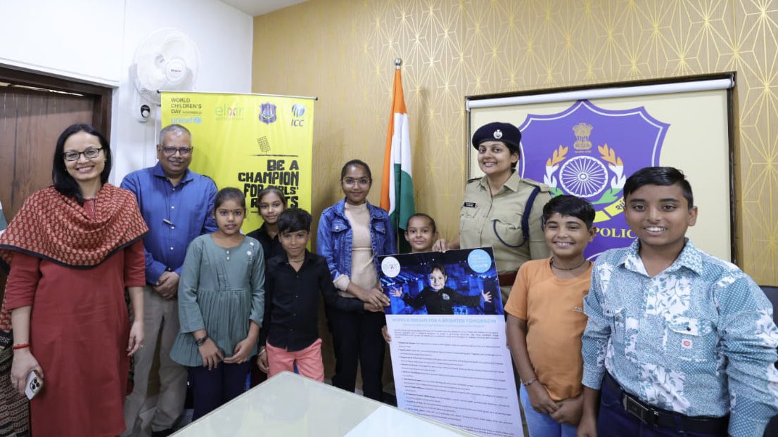 MoiraDawa's tweet photo. On World Children’s Day UNICEF is making space for children to raise their voices on the issues that matter to them. 

Children in #Gujarat handed over their ‘Hopes &amp; Dreams for a Brighter Tomorrow’ Manifesto to the Deputy Commissioner of Police Ms @DrLavina_IPS today! https://t.co/6MfVJG6ByC