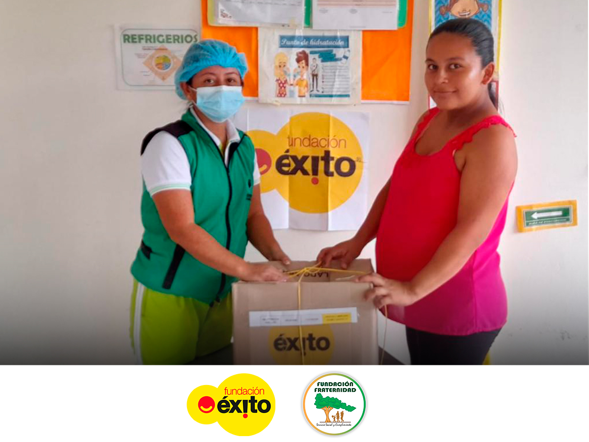 FunFraternidad's tweet photo. Una de las causas de la desnutrición crónica es el hambre prolongada. Por eso, la atención nutricional de la Fundación Éxito incluye la entrega de paquetes de alimentos con valor nutricional que son entregados mes a mes a las 200 familias beneficiarias. https://t.co/QcHQfIZuB0
