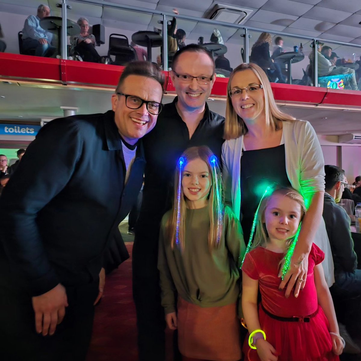 mistermarkjones's tweet photo. #ivelostcount Seal Bay (have they ever had a seal down there?) on Friday for the final gig of the year. Bentley wouldn't sing, Bailey made skids, and I was support to ยผ of East 17. I got to catch up with my cousin Stuart and his family.
#sealbay #skidmarks #east17 https://t.co/V645wb0BXL