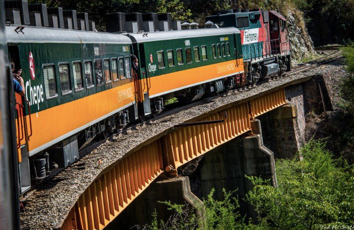 Gobierno de México declara como prioridad nacional el transporte de pasajeros por tren y obliga a los actuales concesionarios a presentar propuestas para prestar este servicio en 7 rutas al 15 de enero de 2024.

bit.ly/3sQRWJg