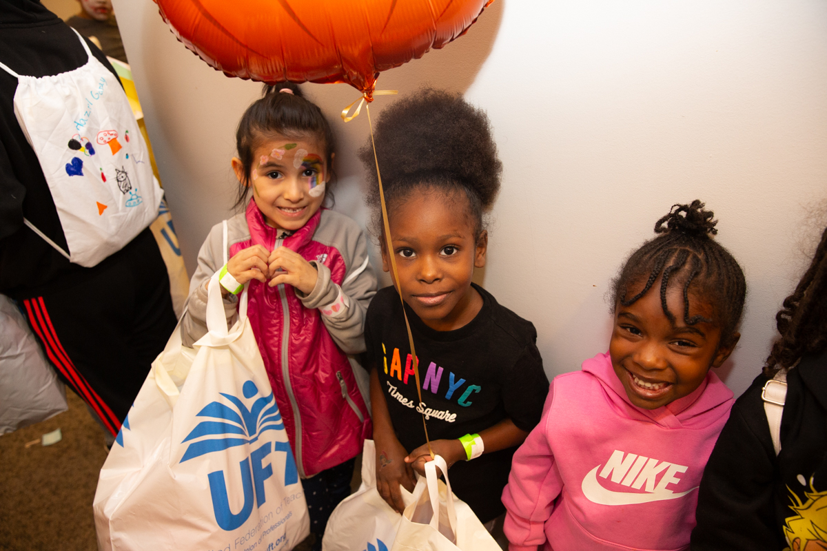 We're thankful to everyone who donated winter clothing and made monetary donations to make our Thanksgiving Coat Drive on Nov. 18 a success! 🧣 Hundreds of coats went to DOE students from city shelters, many of whom are from recent migrant families. @UFTMS_Division