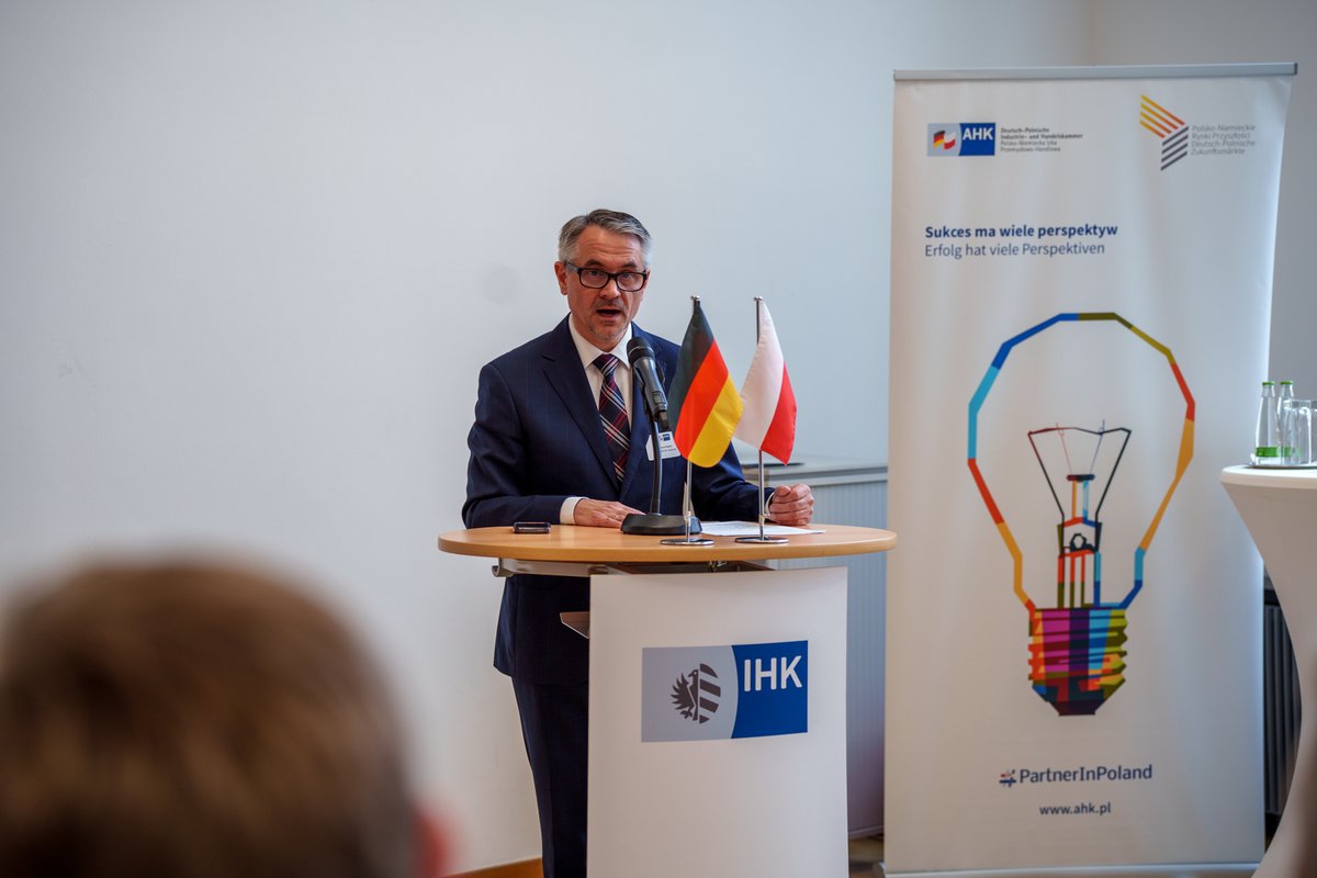 Dariusz Pawłoś (@dpawlos) on Twitter photo Am Freitag hatte ich das Vergnügen die Deutsch-Polnischen Zukunftsmärkte 2023 in der <a href="/IHK_Nuernberg/">IHK Nürnberg für Mittelfranken (inaktiv)</a> zu eröffnen. Ich freue mich sehr über die große Bedeutung der bilateralen Wirtschaftsbeziehungen zw.🇵🇱PL u.🇩🇪DE u. blicke mit großer Zuversicht in die Zukunft.
Dank an <a href="/AHKPolska/">AHK Polska</a>! Am Freitag hatte ich das Vergnügen die Deutsch-Polnischen Zukunftsmärkte 2023 in der <a href="/IHK_Nuernberg/">IHK Nürnberg für Mittelfranken (inaktiv)</a> zu eröffnen. Ich freue mich sehr über die große Bedeutung der bilateralen Wirtschaftsbeziehungen zw.🇵🇱PL u.🇩🇪DE u. blicke mit großer Zuversicht in die Zukunft.
Dank an <a href="/AHKPolska/">AHK Polska</a>!