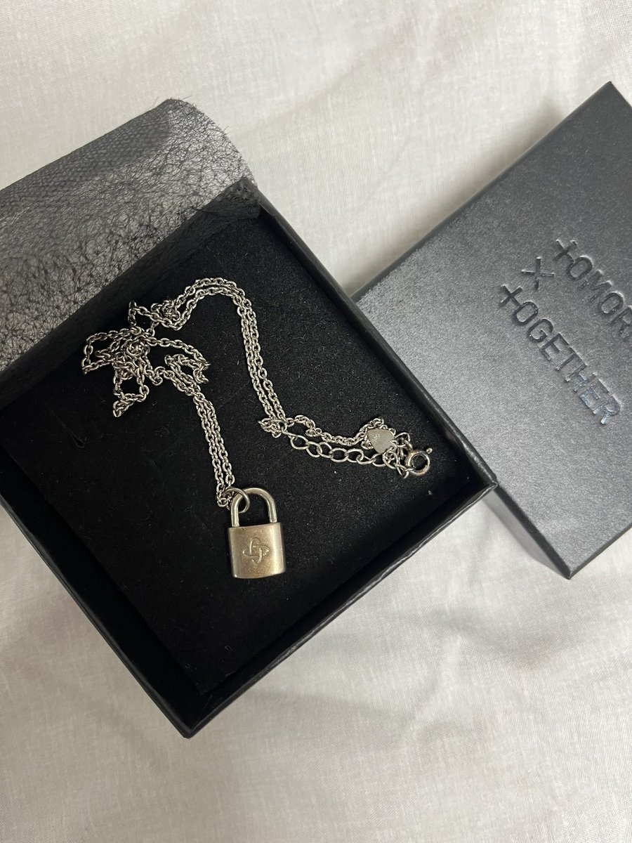 yujeo09380114's tweet image. 투바투 목걸이 양도합니다! 하자 심해요 예민하신분❌❌  1.7 
#투바투목걸이 #투바투양도