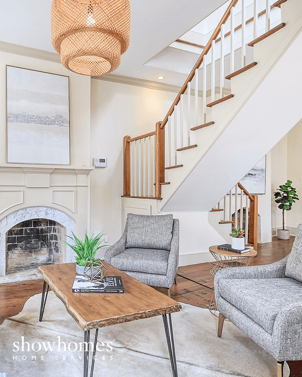 9 Lamboll -  A Charleston gem nestled in the heart of downtown. Step into history with this charming Charleston home - where timeless elegance meets modern comfort.
. 
.
. 
.
#Charlestoncharm  #stagedtoperfection #historichome #downtownliving #CHSrealestate #historiccharleston