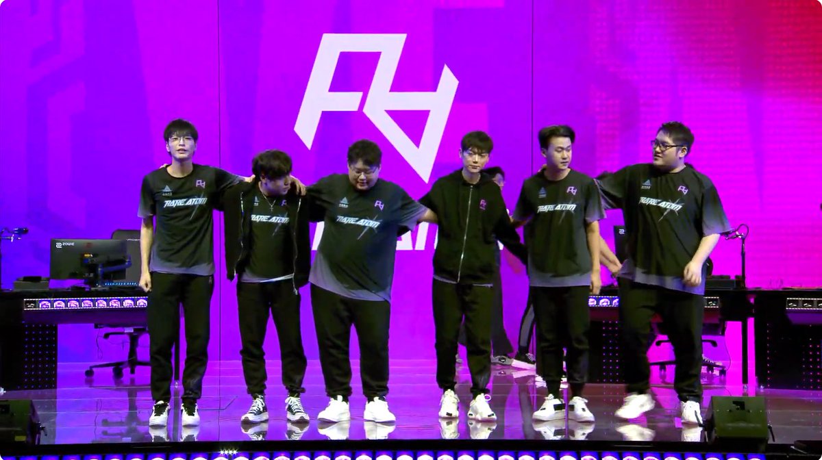 ShadowCorpAgent's tweet photo. Congratulations @rare_atom 🎉🎉
What a great performance and interview @yomanvlr , @valanalysis &amp; @X_stewyc 👊
Please give them a lot of supports🙏

#Shadowcorp #stew #yoman #Valanalysis #Valorant https://t.co/KQFgVc90FQ