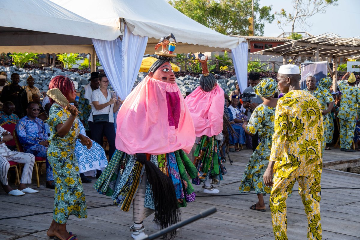 CommuneLacs1's tweet image. #Retour_en_image
Des spectacles qui ont enflammé le FIHA 2022 ! 🎭🎉 Des performances captivantes, des artistes talentueux, et une énergie électrisante qui a embrasé nos cœurs. 💫📸
🔥 Préparez-vous à être éblouis à nouveau en 2023 ! 🚀✨