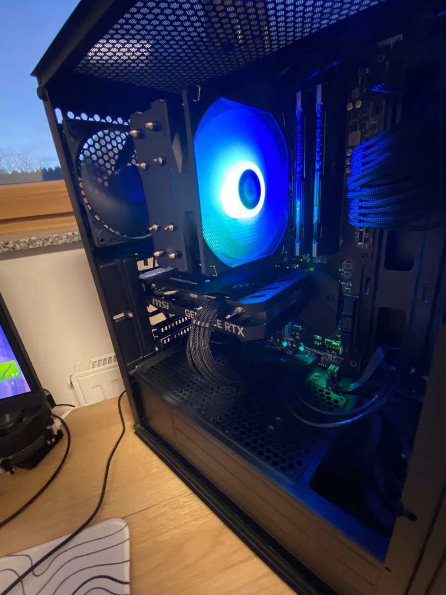 Loroo915's tweet photo. @HeyStani #Stansetup https://t.co/z8yYkrsi4x