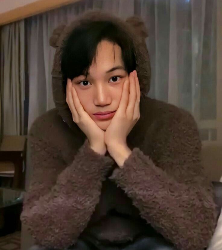 dork_chansoo's tweet photo. ♡ sekai au prompt ♡

Halos lumuhod na si Kai sa pagma-makaawa na ihatid sya pabalik sa kanila ng misteryosong lalaki. Ngunit ang naging tugon lamang sa kanya nito ay, "You’re so cute, I think I might just keep you." https://t.co/h6J78OoXjm