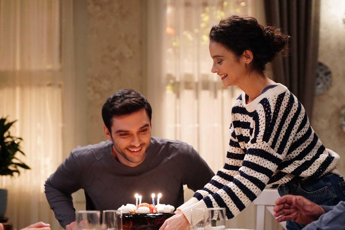 diziitakipcisii's tweet photo. #BenimGüzelAilem’in yeni bölümünden, #DamSin. 📸💖
Serra Pirinç, Toprak Can Adıgüzel. https://t.co/A9BTj3Ohx2