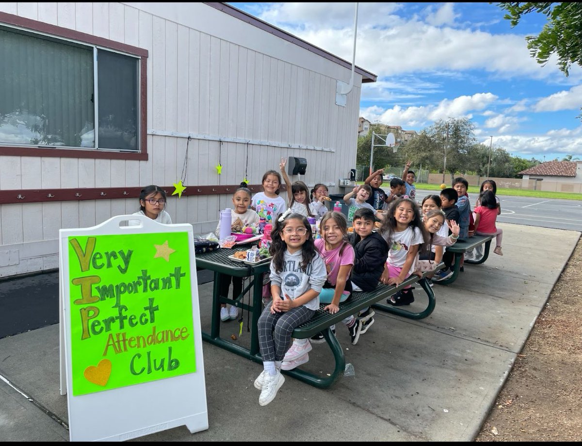 FoothillOakElem's tweet photo. Attendance Matters! 3 cheers for these wonderful classes who have had perfect attendance! #vista #vistaunified #vusd #vistaunifiedschooldistrict #foothilloak #fho #jungleofjoy #lim #attendanceawareness https://t.co/RPCj3GAFsi