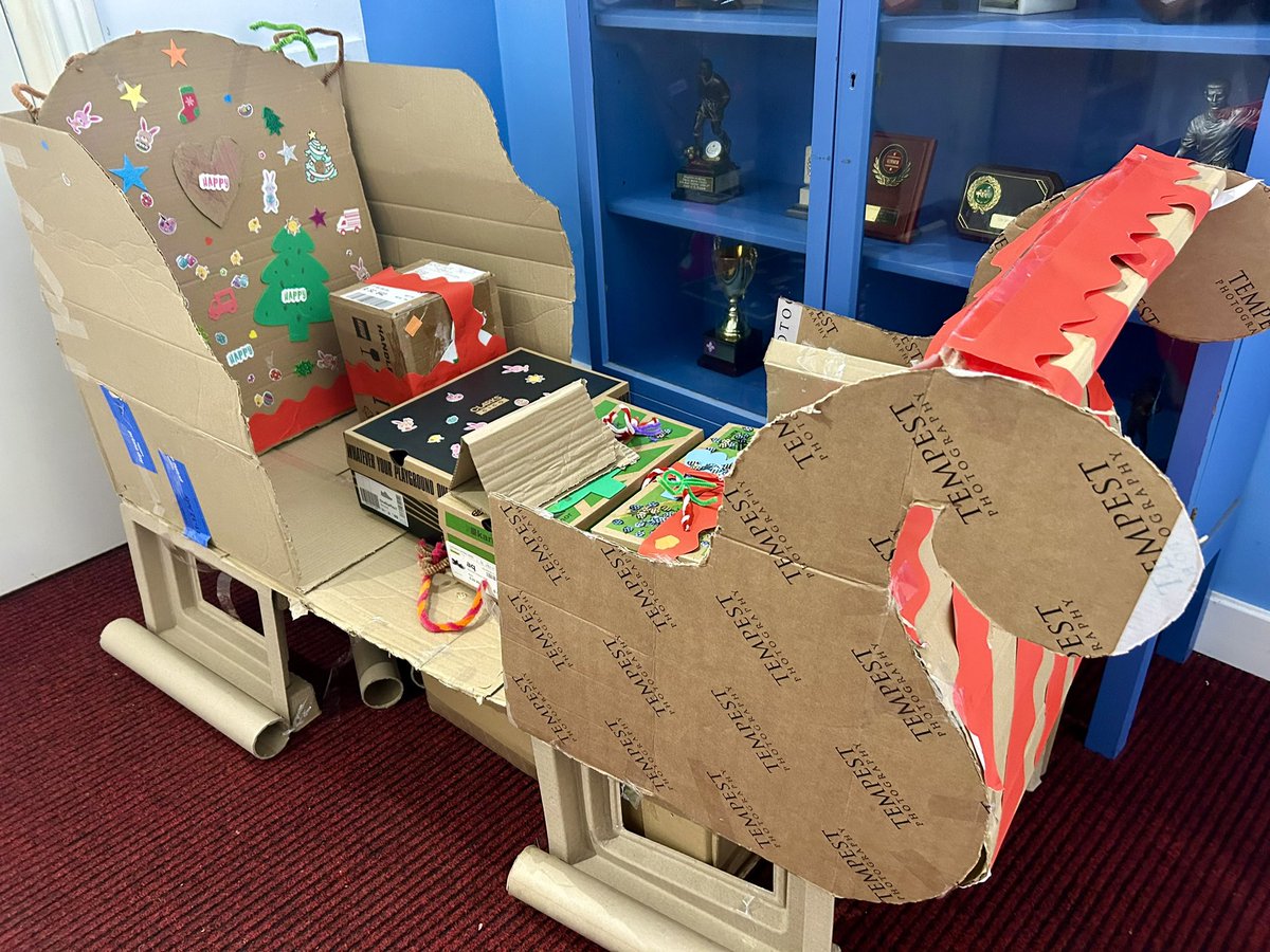 1st_Washington's tweet photo. After a jam packed sleepover, our Brilliant Beavers kept on going tonight by making Santa a new sleigh! 🎅 🛷 

#BeaverScouts #ChristmasIsComing https://t.co/X81VwgTm5B