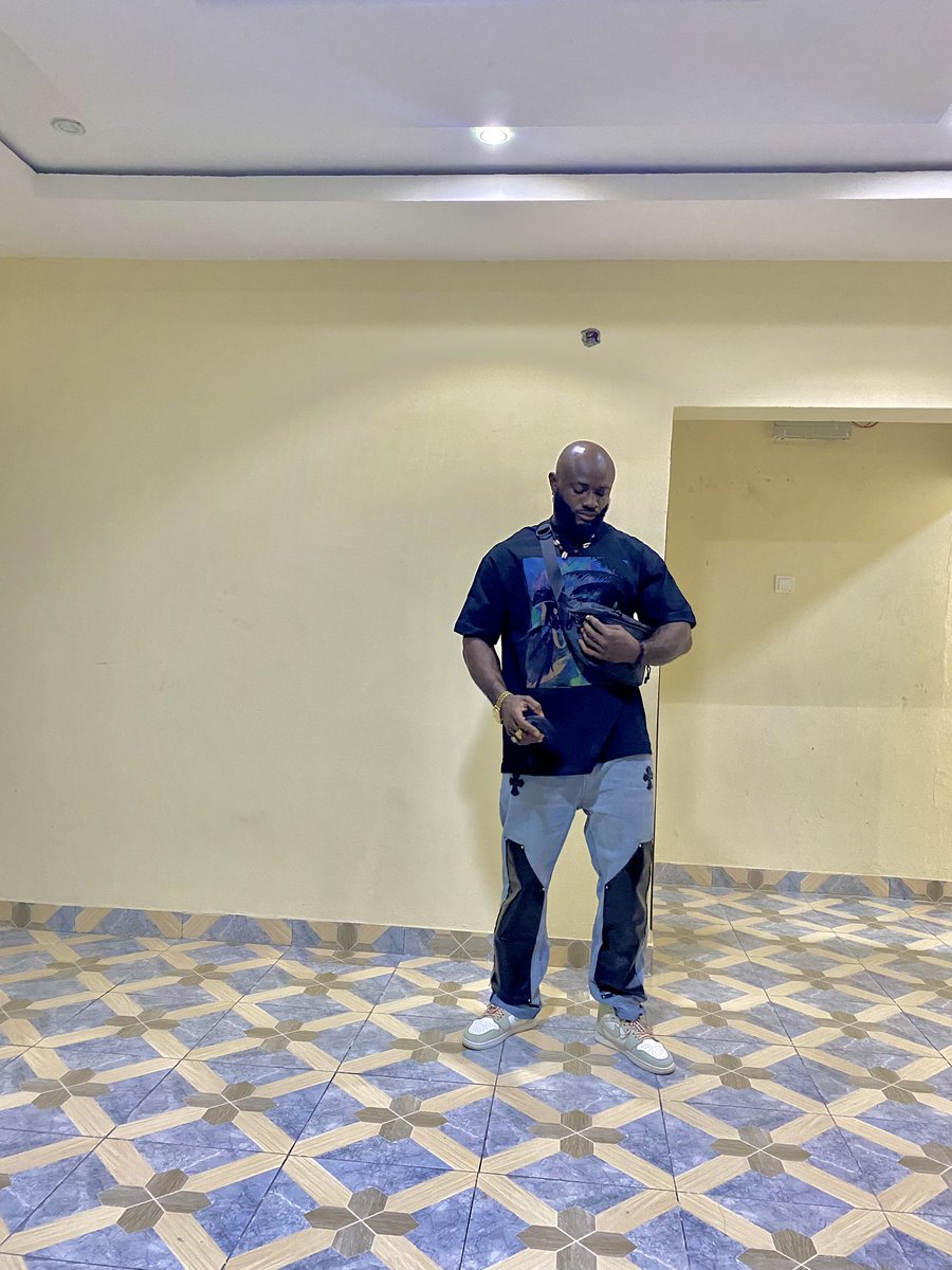 Bigeliofficial's tweet photo. I greet oh bros …. The season is fertile all of us will reap well ..keep working hard the end days you’re surely going to Jolie ….
#Ejanlaweekly sermons🎤
@Wisdom247comedi
UNWA dECEMBER my beautiful people worldwide
#campusvc #ejanlakitikotor %💯 https://t.co/kBjpeKHQF6