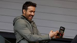 ChrisDemy's tweet photo. @RMcElhenney @Eagles @eaglesautism @JasonKelce @tkelce @newheightshow @VancityReynolds every time he outbids @RMcElhenney https://t.co/sTElOHbc7B