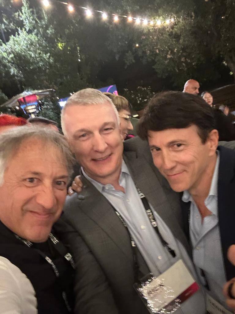 Real_PharmaDao's tweet photo. Had the pleasure to discuss a collaboration that could help #DeSci to grow with the @xprize team 🔥 https://t.co/vrNQ5tCrlR