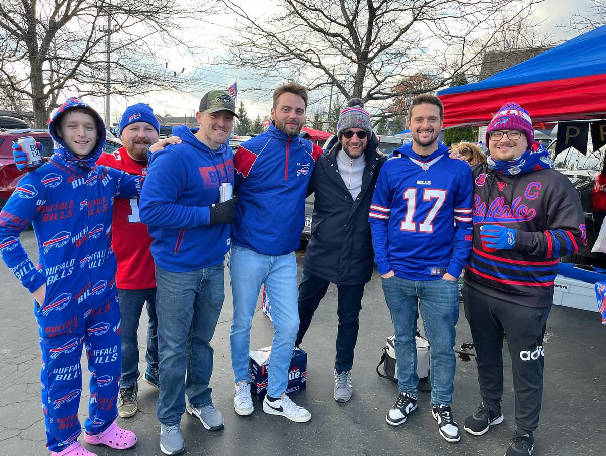 Matt_Bove's tweet photo. Say hello to Federico. We met in London last month. He’s from Milan, Italy and told me about his plans to visit WNY for a game. Yesterday he got a chance to see his favorite team play and get the win. Super cool @BillsItaly @WKBW 🇮🇹🤌🏼 https://t.co/kUNDFqXnZH