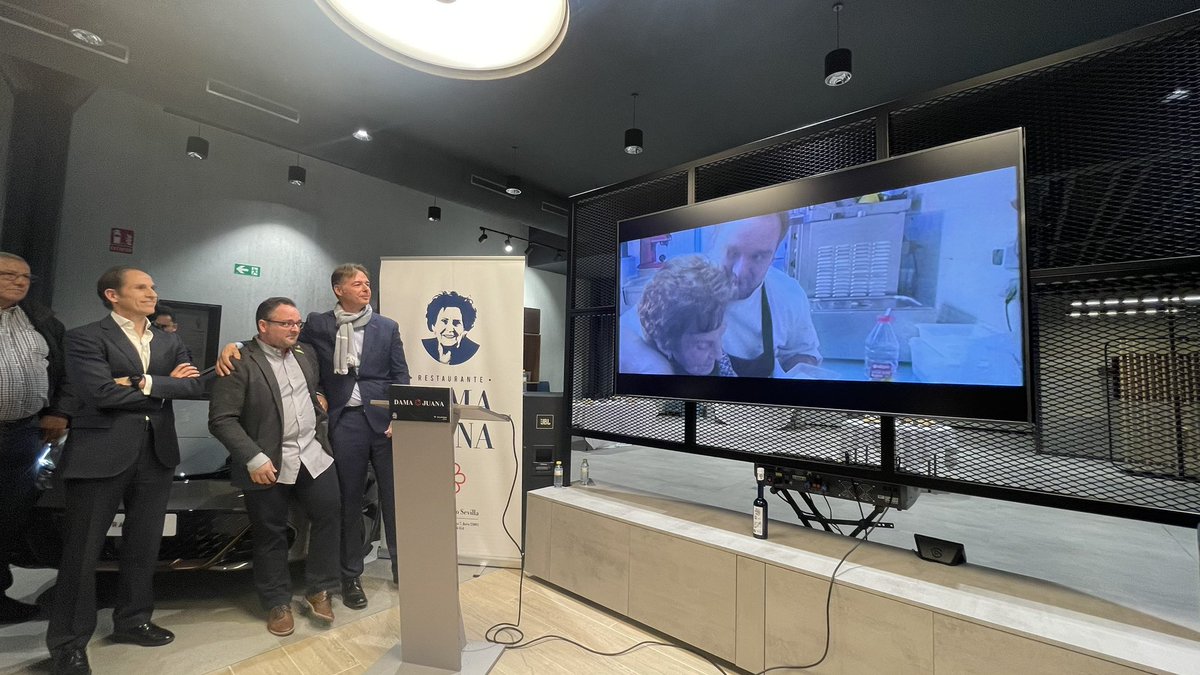 Un año más Juan Aceituno de #DamaJuana y Alberto de <a href="/SupremoAOVE/">Supremo</a> sacan un gran aceite, un #AOVE con estrella, la de la finca familiar de La Parrilla, en Otíñar.

Gastronomía, tradición y vanguardia en #Jaén

Y este año en maridaje con #Cupra by <a href="/grupoavolo/">Grupo Ávolo</a>