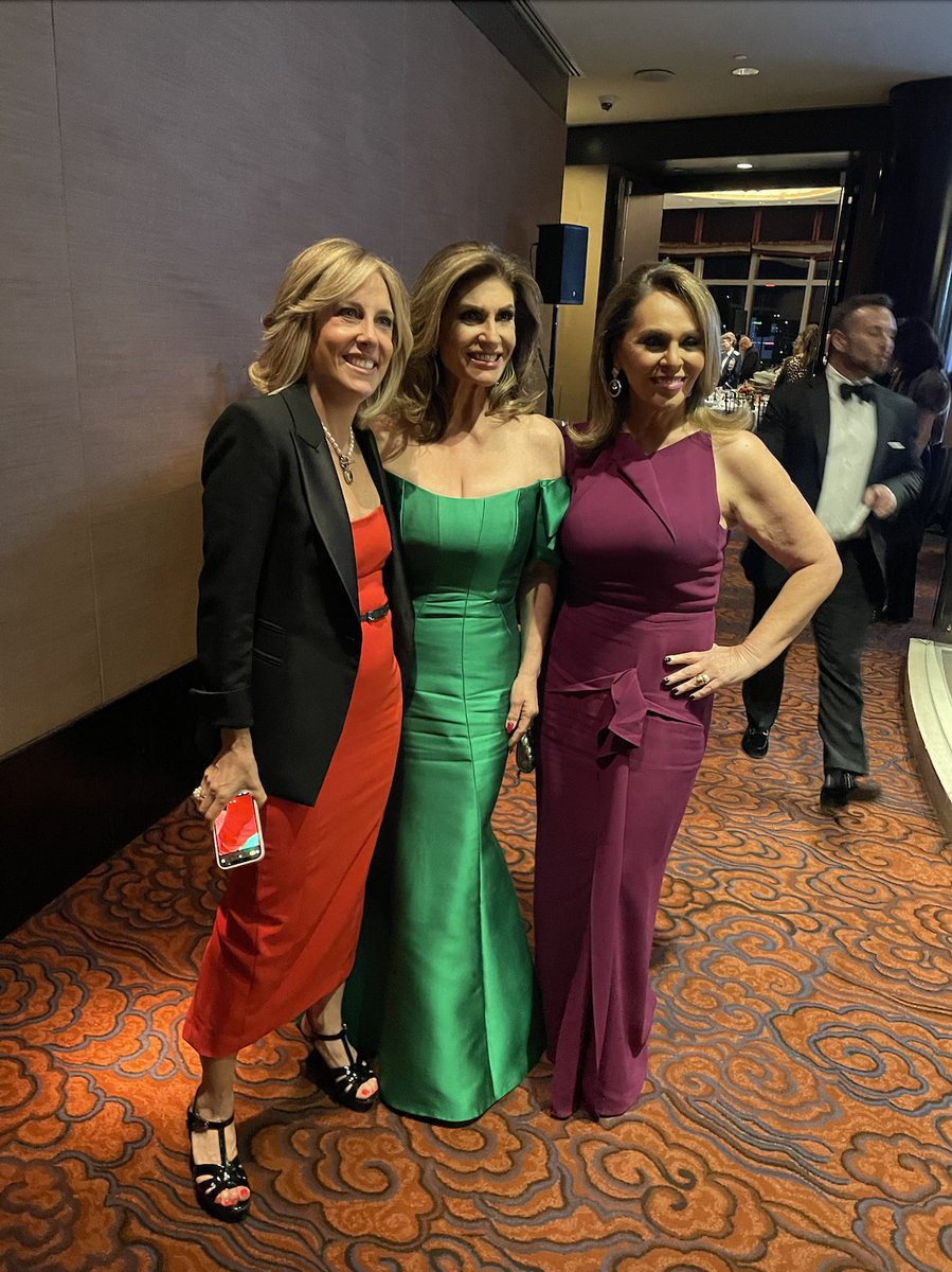 Such an honor to emcee the festive @NYMoves celebration of fabulous women including @HumaAbedin, @mayawiley, @KatherynWinnick, @MariaESalinas, @TereRodriguezTV and so, so many others spreading the message of how we can use our power for peace and progress.