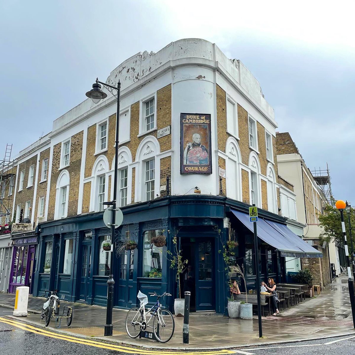The Duke of Cambridge 
📍30 St Peter's St, London N1 8JT
🚇Angel
🍺 £6.30 Crate Lager
❤️ Britain’s first organic pub.

Full review on Instagram, link in bio.

#islington #londonpubs #n1 #dukeofcambridge  #angel #cratebrewery 

More pictures in comments below. 👇