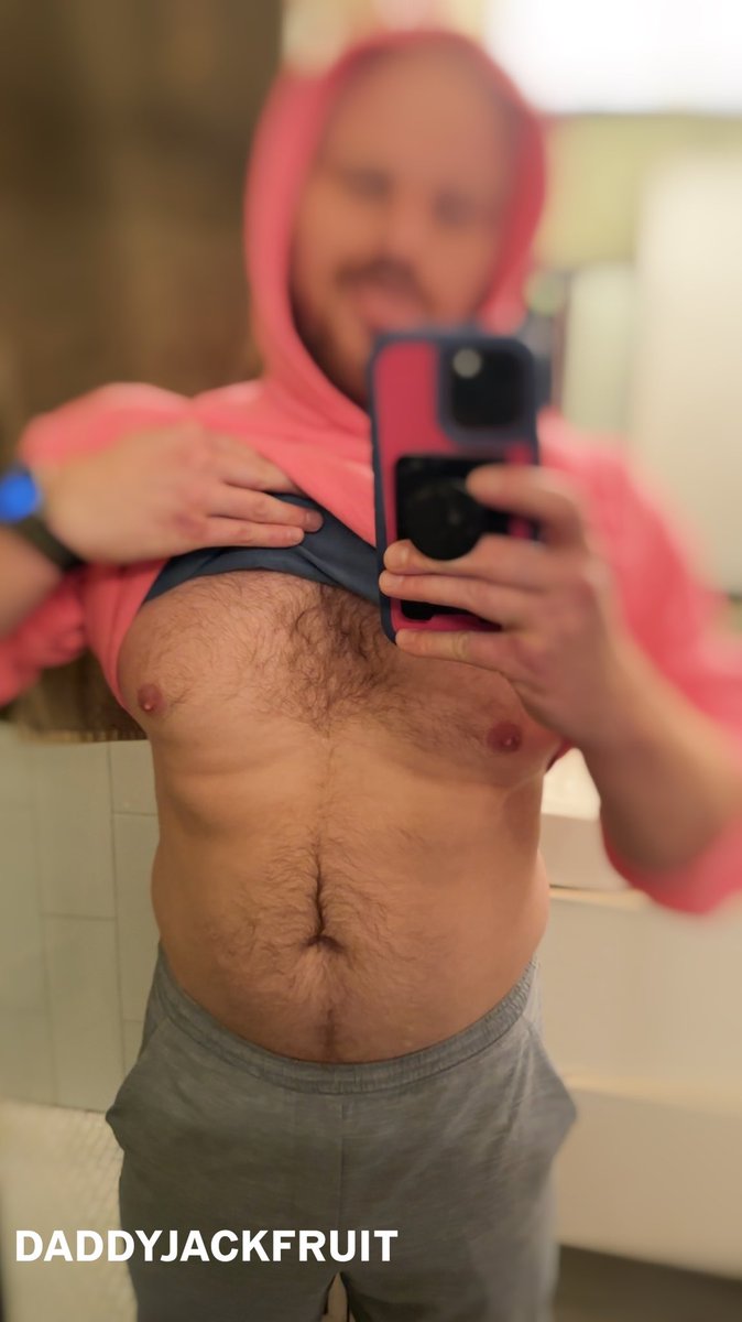 daddyjackfruit's tweet photo. winter daddy belly mode to keep the twinks warm 😇 https://t.co/7ifgEqGbMa