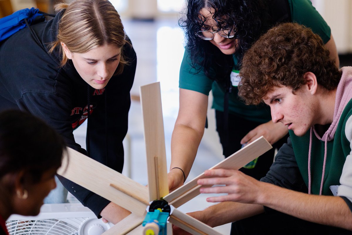 CLT_Engineering's tweet photo. Last week, over 200 students from 7 different high schools attended &amp; competed in #CLTEngineering ‘s Fall Semester Mini Carolinas Conference, which allowed the students to showcase their talents in events ranging from wind turbine design to bridge construction.

#ForgeTheFuture https://t.co/qHZkGTQUhx