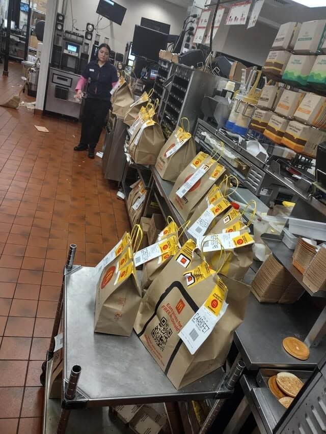 ShameOnDoorDash's tweet photo. Drivers are sick of subsidizing DoorDash's failure to profit from 500+ million orders a quarter and refusing to pick up orders at a loss. #DoorDash would rather let them go to waste than offer drivers a fair amount to deliver them. #txlege this is over thr top! https://t.co/Wu9daTOHcj