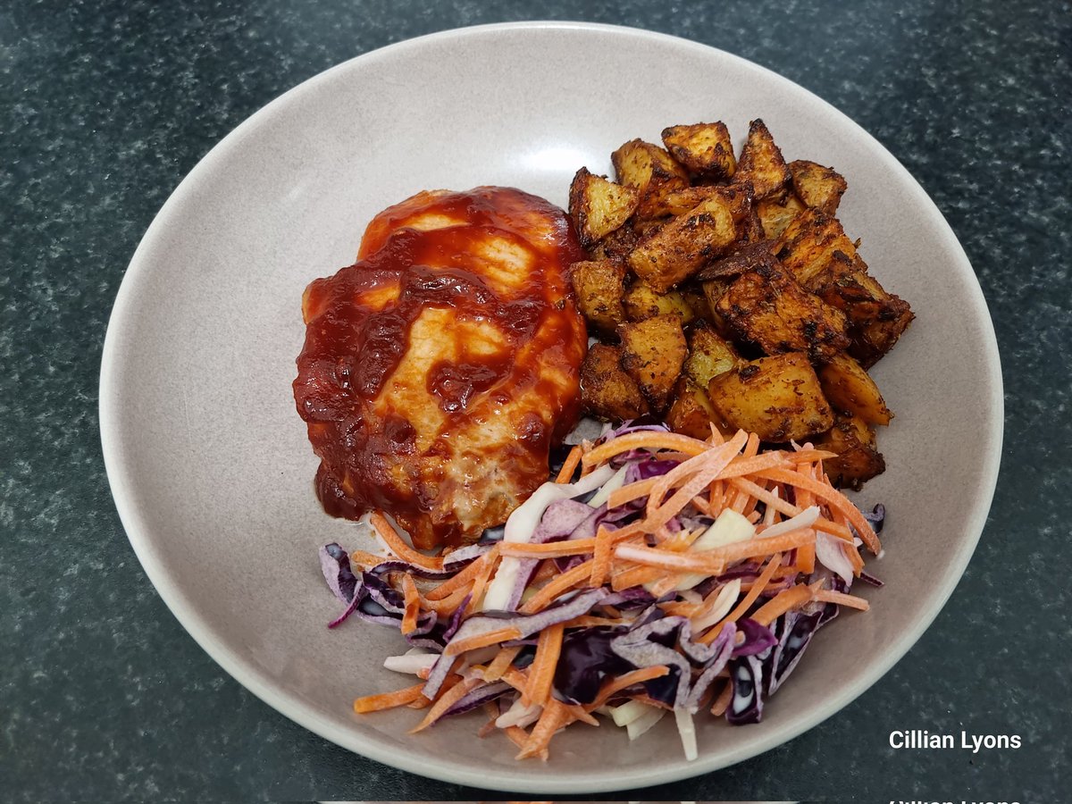 One-Pot BBQ Pork With Smoky Potatoes & Slaw 😋
#BBQPork #Gousto #Cooking